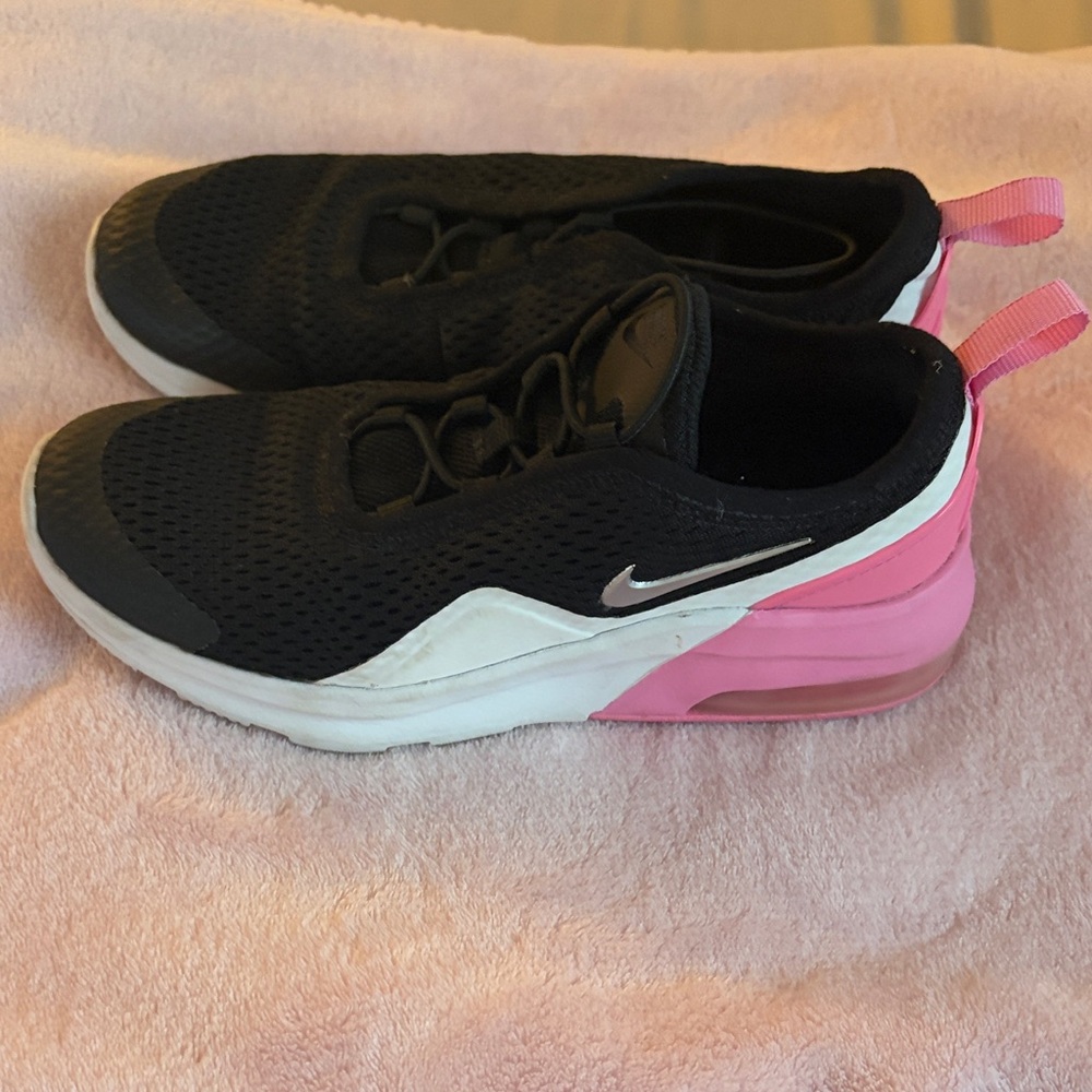 Nike Women's Black and Pink Air Sneakers